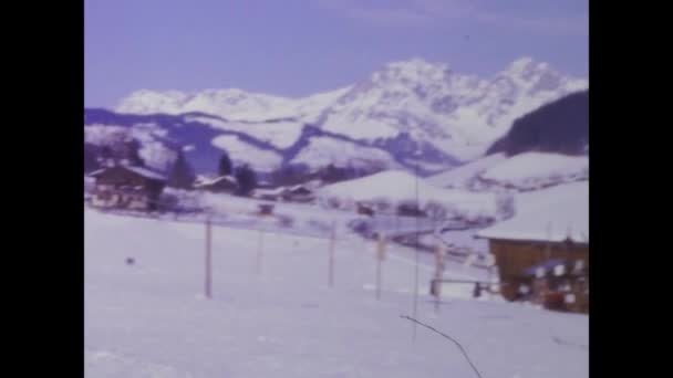 Dolomiti Italia Dicembre 1960 Veduta Della Stazione Sciistica Negli Anni — Video Stock