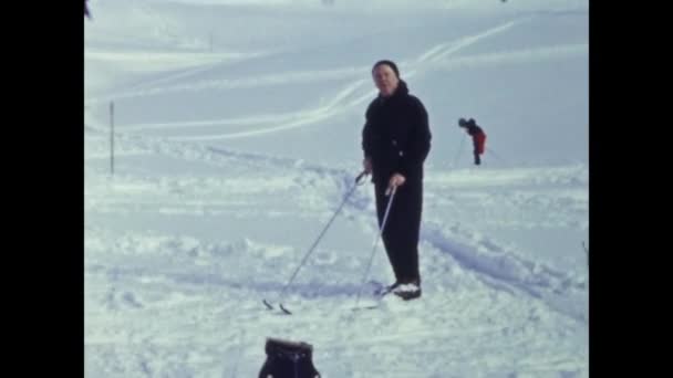 1966年 昭和41年 12月イタリア アルプス スキー場60年代 — ストック動画