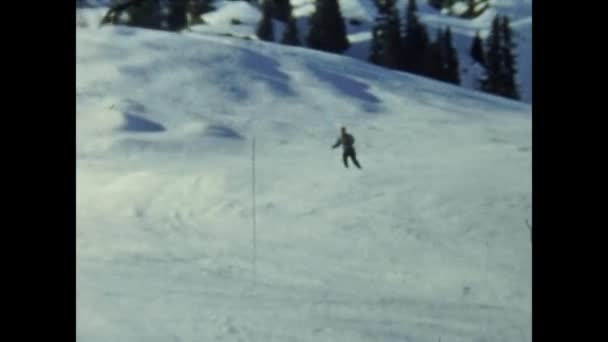 Άλπεις Ιταλία Δεκέμβριος 1966 Σκι Σκηνή Θέρετρο Στη Δεκαετία Του — Αρχείο Βίντεο