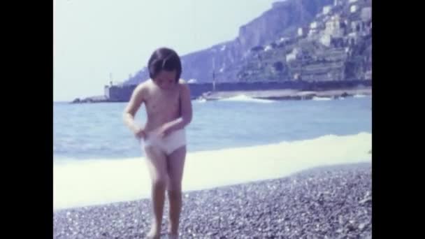 Como Italia Maggio 1966 Ragazzina Mare Negli Anni — Video Stock