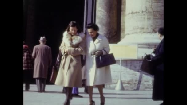 Ρώμη Ιταλία Μάιος 1966 Κορίτσι Βόλτα Γιαγιά Της Στα — Αρχείο Βίντεο