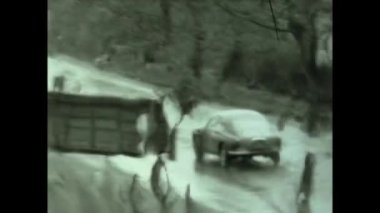 Teramo, İtalya Mayıs 1956: Mille Miglia 50 'lerde İtalya' da tarihi araba yarışı