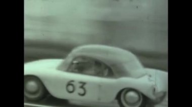 Teramo, İtalya Mayıs 1956: Mille Miglia 50 'lerde İtalya' da tarihi araba yarışı