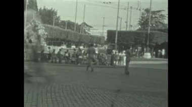 Roma, İtalya 1960: Roma 60 'larda sokak trafiğine bakıyor