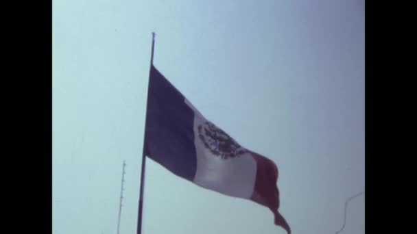 Ciudad México México Mayo 1974 Bandera México Ondeando Los Años — Vídeo de stock