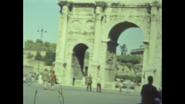 ローマ イタリア1960年5月 ローマの交通状況を見る — ストック動画