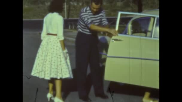 Rome Italie Mai 1960 Famille Avec Voiture Dans Les Années — Video