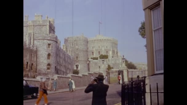 Лондон Великобритания Май 1973 Виндзорский Замок — стоковое видео