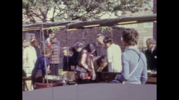 Londres Reino Unido Mayo 1973 Escena Londinense Del Mercado Callejero — Vídeo de stock