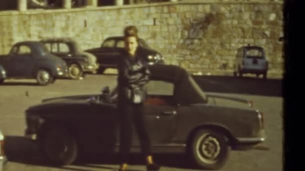 Vallelunga Italië Mei 1964 Meisje Met Oude Sportwagen — Stockvideo