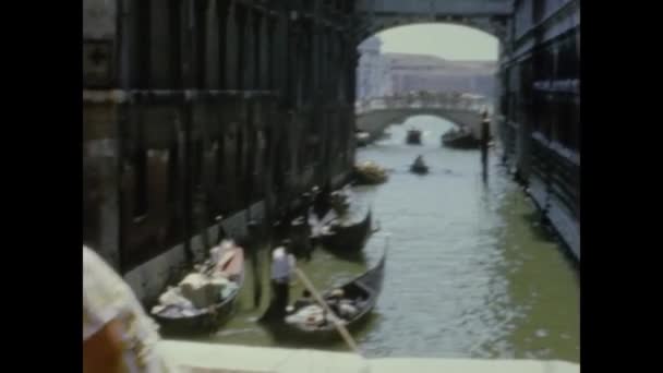 Venise Italie Mai 1964 Venise Avec Les Touristes Dans Les — Video