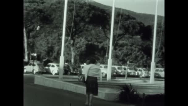 Pisa Italia Maggio 1960 Parcheggio Auto Con Bandiere Anni — Video Stock