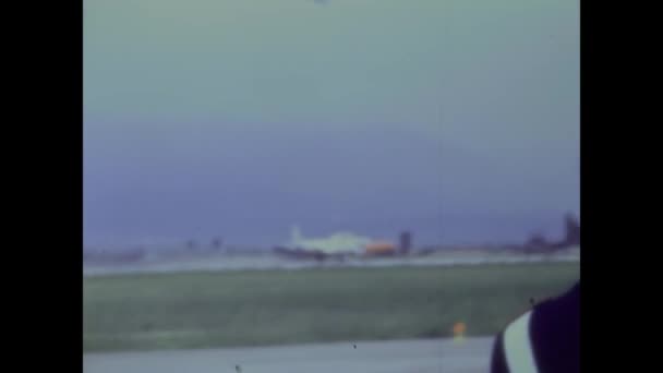 Aviano Ιταλία 1962 Αεροπλάνο Της Αεροπορικής Βάσης Απογειώνεται — Αρχείο Βίντεο