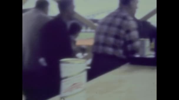 Авиано Италия Май 1962 Уличные Ларьки Едой — стоковое видео