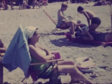 Roma, İtalya Haziran 1964: Eski aile anıları 60 'larda plaj tatili