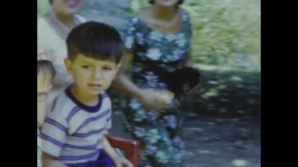 Roma Italia Mayo 1960 Familia Parque Con Carro Caballos Los — Vídeos de Stock