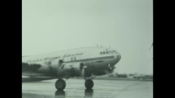 Belleville Abd Mayıs 1948 Yolcular Yıllarda Uçaktan Indi — Stok video