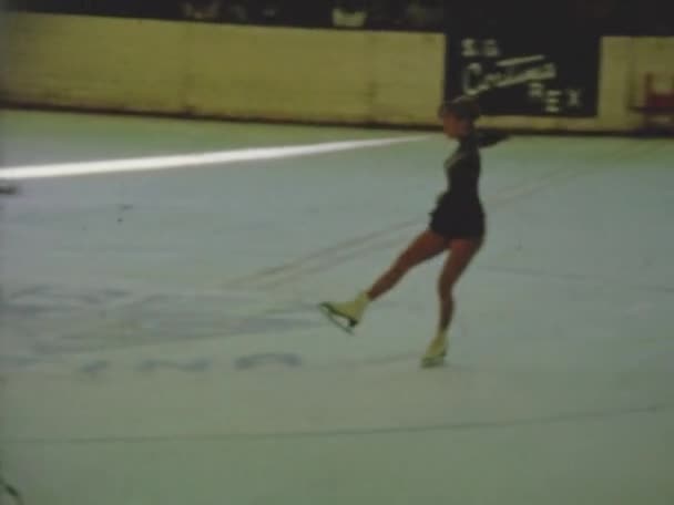 1964年 昭和39年 イタリア ローマ芸術アイススケート競技会 — ストック動画