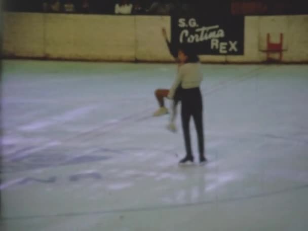 1964年 昭和39年 イタリア ローマ芸術アイススケート競技会 — ストック動画