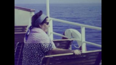 Capri, İtalya Temmuz 1966: İnsanlar 60 'larda gemiyle seyahat ediyor