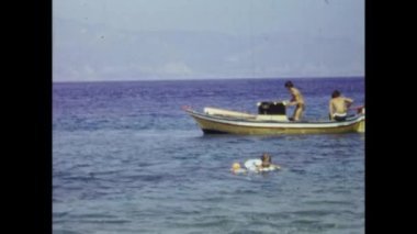 Messina, İtalya Haziran 1964: 60 'larda aile deniz gezisi motorlu teknesi