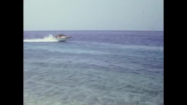 Messina Włochy Czerwiec 1964 Rodzinny Motorówka Wakacje Morzu Latach Tych — Wideo stockowe