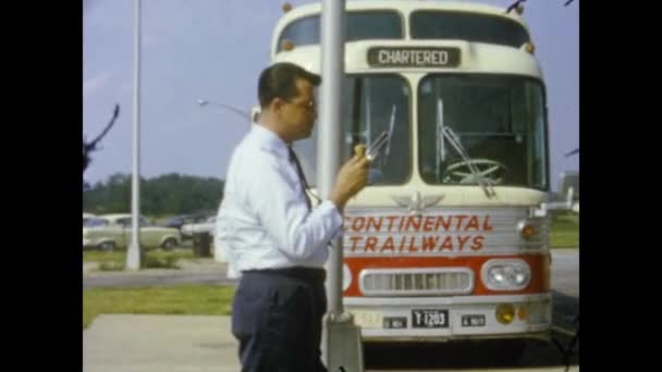 Los Angeles Spojené Státy Americké Května 1964 Řidič Autobusu Přestávce — Stock video