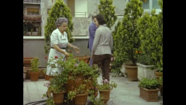 Civitavecchia Italia Giugno 1964 Gente Prende Cura Del Giardino Negli — Video Stock