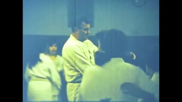 ローマ イタリア1964年5月 60歳の空手教室 — ストック動画