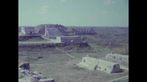 メキシコ市1973年5月 70年代のピラミッドのあるチチェン イッツァ遺跡 — ストック動画