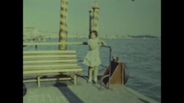 Venedik, İtalya 1964: 60 'larda Venedik' te mutlu turistler