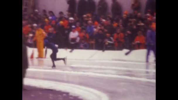 オーストリア インスブルック1976年3月 70年代のオリンピックアイススケート — ストック動画