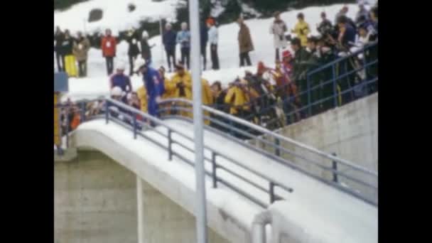 Innsbruck Austria March 1976 Olympic Bob Race Scene 70S — Stock Video