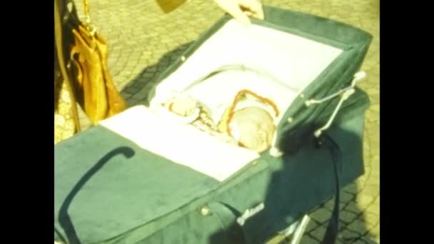 1964年 意大利罗马 60年代的婴儿期 — 图库视频影像