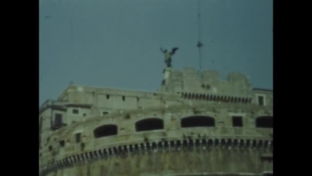 1964年 意大利圣马力诺 游客在60年代参观Castel Sant Angelo Rome — 图库视频影像