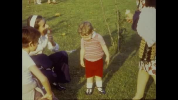 Rome Italy June 1964 Child Family Memories Meadow 60S — Stock Video