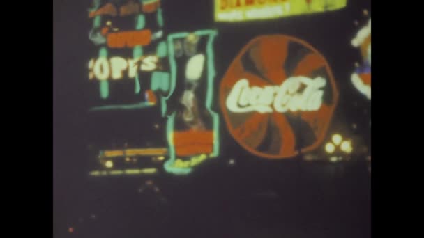 London Großbritannien Juni 1959 Piccadilly Circus Night Plakatwand Den 50Er — Stockvideo