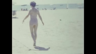 Roma, İtalya Haziran 1959: 50 'lerde kız deniz tatili