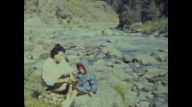 Roma, İtalya 1964: 60 'larda aile akarsu sahnesi