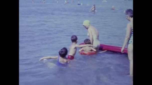 Elba Adası Talya Haziran 1964 Lardaki Aile Plaj Tatili Anıları — Stok video