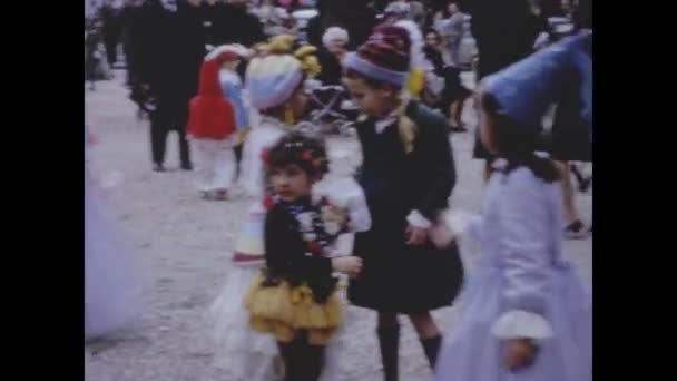 Rzym Włochy Czerwiec 1964 Karnawał Dla Dzieci Latach Tych — Wideo stockowe