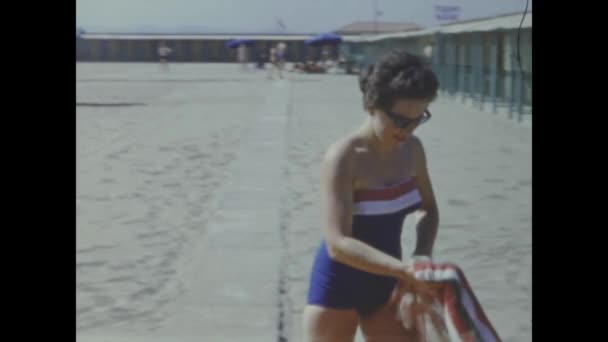 Rome Italy June 1959 Sexy Girl Sea Vacation — стокове відео