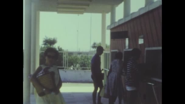 Рим Италия Июнь 1959 Люди Выходят Пляж — стоковое видео