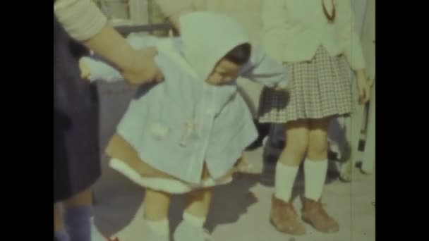 Rome Italie Mai 1964 Aider Marcher Bébé Dans Les Années — Video