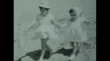 Roma, İtalya 1954: Çocuklar 50 'li yıllardaki yaz hatıraları plajı