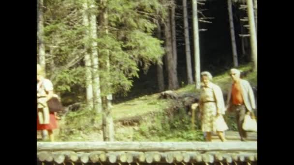 Dolomites Italy July 1964 Group Seniors Hiking Mountains 60S — 비디오