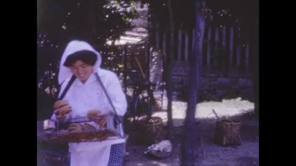 Tokyo Japan May 1969 Traditional Japanese Waitress 60S — Video