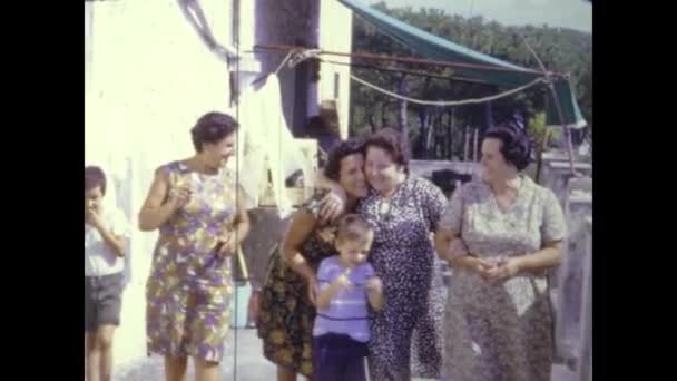 Capri Italië Juni 1964 Groep Van Oude Vrouwen — Stockvideo