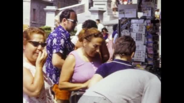 1964年6月 意大利圣马力诺 60年代人们购物的意大利城市 — 图库视频影像