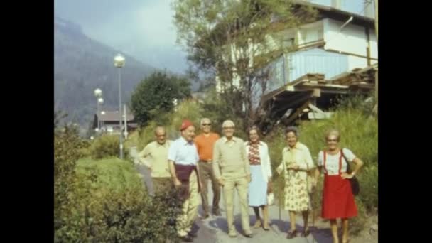 Dolomitas Italia Julio 1964 Grupo Seniors Senderismo Las Montañas Los — Vídeos de Stock